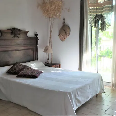 Chambres D'hotes Au Vieux Cypres Bed & Breakfast