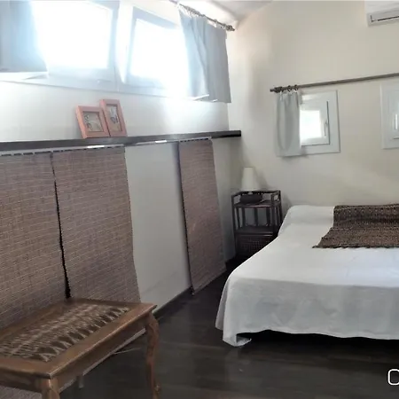 Chambres D'hotes Au Vieux Cypres Bed & Breakfast
